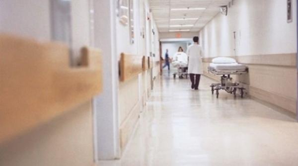 Spania. Român dintr-un centru de detenție al imigranților, dus de urgență la spital cu suspiciune de TBC