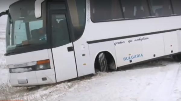 Bulgaria. 40 de români blocaţi într-un autocar din cauza zăpezilor