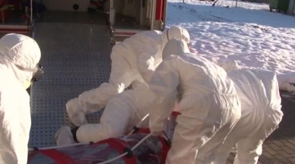 ISU Suceava, explicații după ce pacienta suspectă de coronavirus a fost scăpată cu targa în timpul transferului