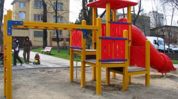 Copil de 9 ani, găsit MORT la locul de joacă 