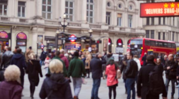 Două magazine româneşti din Londra, scrisori de amenințare: „Sper să nu rezistați mult! Plecați odată!”