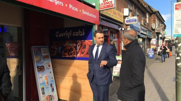 Londra. Cele două firme româneşti care au primit ameninţări xenofobe, vizitate de oficialii Ambasadei României