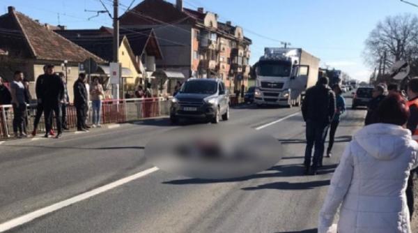 O tânără însărcinată a murit într-un accident grav, în Arad