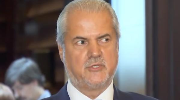 Adrian Năstase, revoltat:"E o nouă invitație de a pleca din țară"