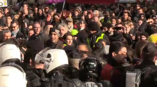 Franța. Protest masiv în Paris. Forțele de ordine intervin (LIVE VIDEO)