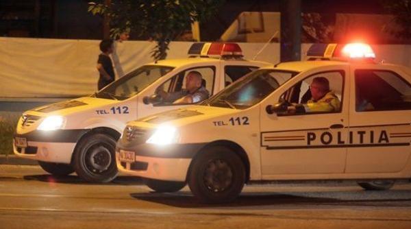 Un șofer beat și fără permis, somat cu arma, a lovit o mașină de Poliție în timp ce era urmărit