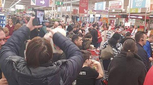 Coronavirusul provoacă isterie în România. Rafturile magazinelor din țară au fost golite. FOTO