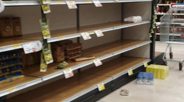 Românii blocaţi în oraşele din Italia au primit tone de alimente de la rudele din ţară (FOTO)