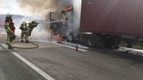 Germania. Un TIR românesc a ars ca o torță pe Autostrada A3 - FOTO