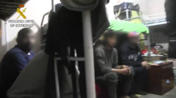 Spania. Rețea de 61 de sclavi, coordonată de doi români. "Patronii" au obținut profituri uriașe