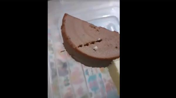 Cină cu VIERMI într-un spital din România. Foto+Video