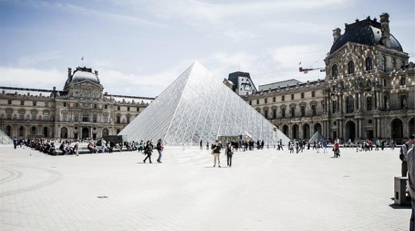 Franța: Muzeul Luvru, închis. Angajații au refuzat să mai lucreze, de teama Coronavirusului 