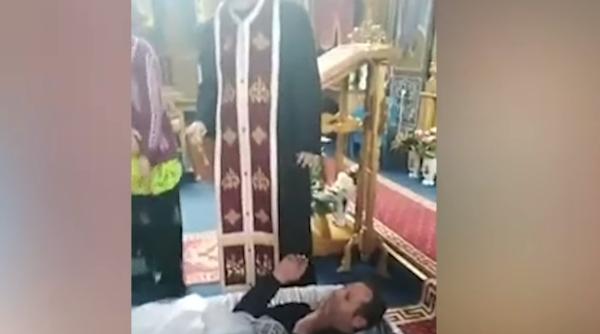 Ritual de jurământ halucinant. Mai mulți români, băgați în sicriu pentru a jura că nu au întreținut relații sexuale (VIDEO)