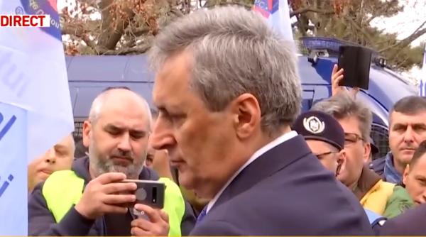 Marcel Vela l-a făcut praf pe Coarnă la protestul de azi: "Un pensionar care are salariu mai mare ca mine"