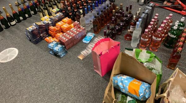 Marea Britanie. Trei români au furat sute de litri de alcool: „Nu e pentru noi. Ne pregătim de botez“