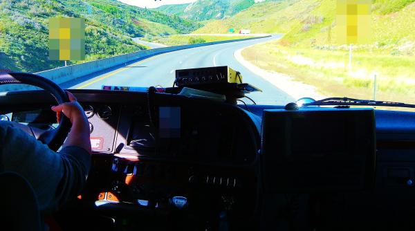 Şofer român de TIR, prins băut la volan. A încercat să dea mită pentru a nu i se întocmi dosar penal