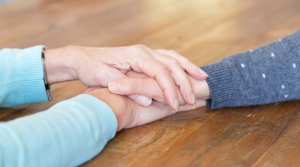 Bătrână, găsită dededată, de foame și de sete. Scandal la Târgu Secuiesc