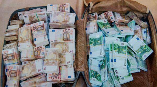 Cursul euro a explodat din nou. Se apropie de maximul istoric