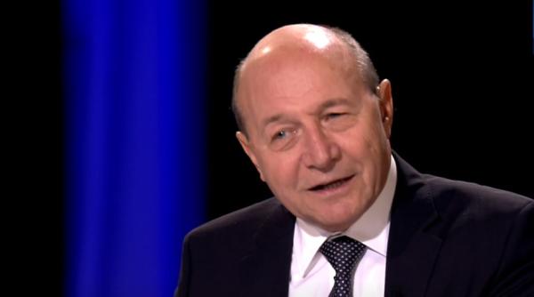 Traian Băsescu: Statul român trebuie să-i convingă pe românii din Italia să nu vină în țară de Paște