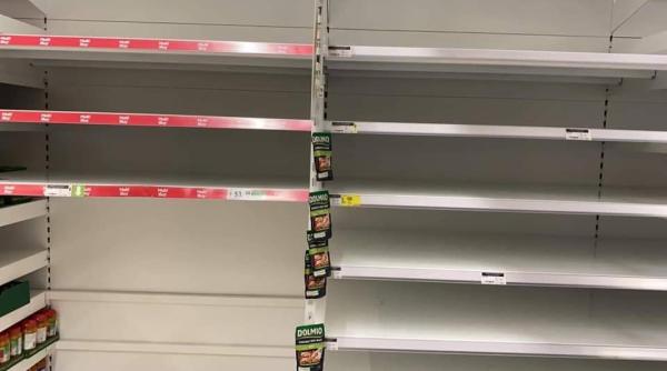 Panică în Marea Britanie. Oamenii golesc rafturile supermarketurilor - FOTO