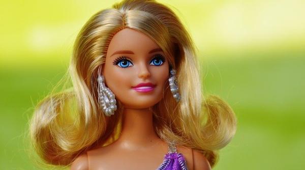 Păpușa Barbie împlinește 61 de ani