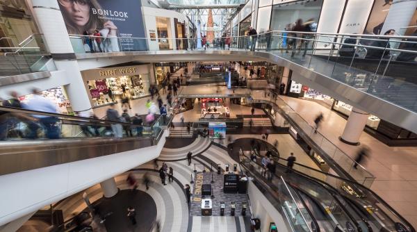 Programul mall-urilor din România ar putea fi limitat, din cauza coronavirusului