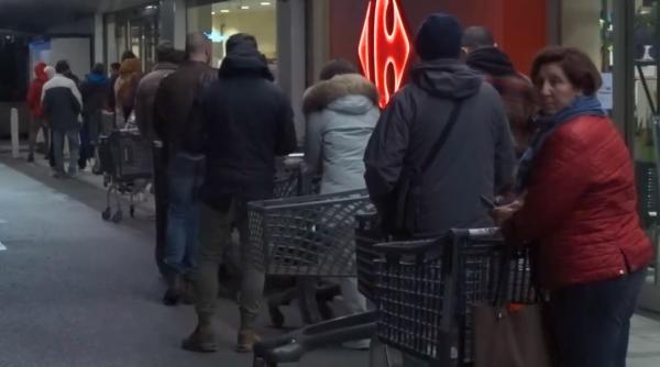 Italia. Locuitorii au luat cu asalt magazinele în miezul nopții (VIDEO)