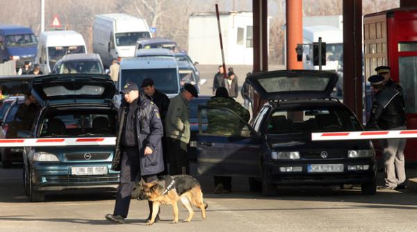 Scandal la intrare în România. 12 români care veneau din Italia au refuzat să intre în carantină. Au încercat să mintă poliţiştii