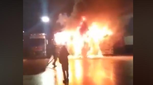 Trei camioane românești s-au făcut scrum într-o parcare din Belgia - VIDEO