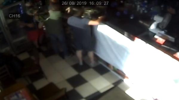 UK. Trei români au împins-o pe fiica fostului patron într-un cuptor de pizza (VIDEO)