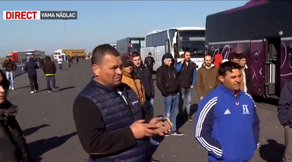 Zeci de autocare pline cu români, blocate în Vama Nădlac 