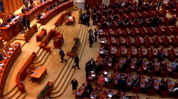 Decretul de instituire a stării de urgenţă a trecut, în Parlament