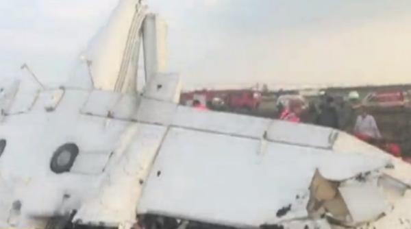 UPDATE. Avion prăbușit la Arad: 2 victime încarcerate. Ultima oră