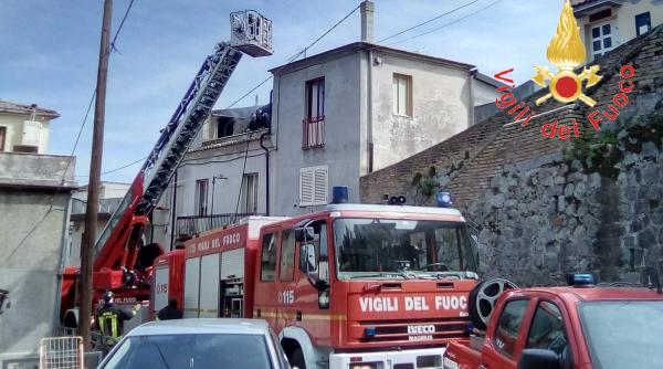 Italia. Doi români au rămas pe drumuri, după ce casa lor a fost mistuită de flăcări - FOTO