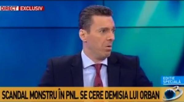 Mircea Badea, vizat de o anchetă după ce ar fi îndemnat oamenii să "calce cu autoturismul" protestatarii din Piaţa Victoriei
