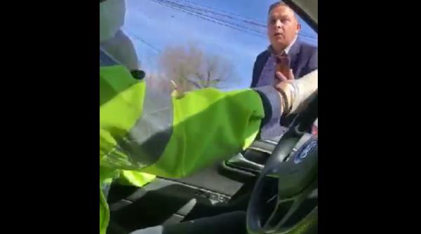 Primar PSD, scandal cu poliţia după ce a fost tras pe dreapta: "Asta e proprietatea mea, să ştiţi!"