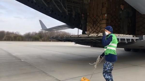 45 de tone de echipament medical aduse în țară de Armată