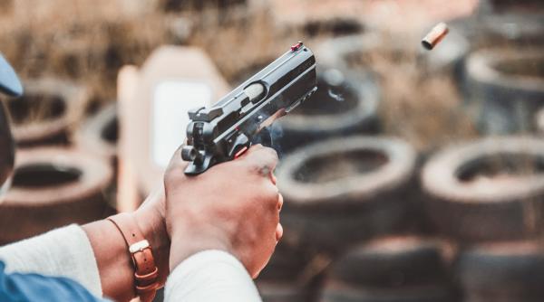 Arme din recuzita filmului "James Bond", furate de hoţi cu "accent est-european", anunţă poliţia britanică