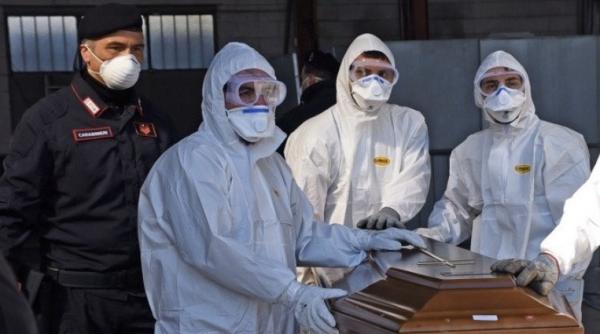 Italia își plânge morții și urlă de durere: „L-am văzut pe tata mort 2 minute: Abandonat ca un cufăr vechi aruncat în pod“