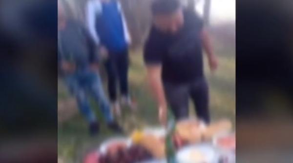 Paranghelie cu mici și bere, transmisă live: „Bombardiere, aici! Să vină izoleta! Bravo, băieţii”