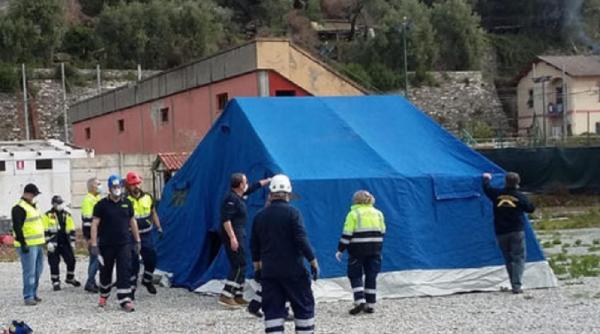 Italia. Nouă români, băgați în carantină într-un cort, după ce un altul a fost găsit infectat cu COVID-19