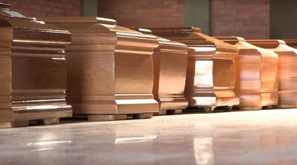 Suedia. Simbolul cu care sunt marcate sicriele morţilor de COVID-19. Ce reprezintă