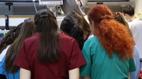 Maternitate din România, în carantină. Cadrele medicale au rămas la spital