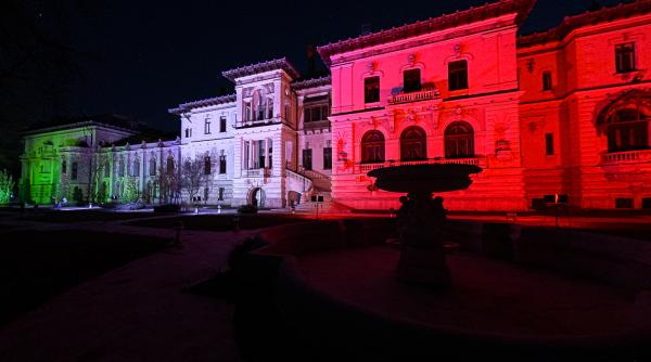 Palatul Cotroceni, luminat în culorile Italiei. România, gest de solidaritate pentru Italia și pentru românii aflați în peninsulă (FOTO)