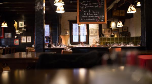 Restaurantele din Londra oferă hrană personalului medical din prima linie în războiul împotriva COVID-19