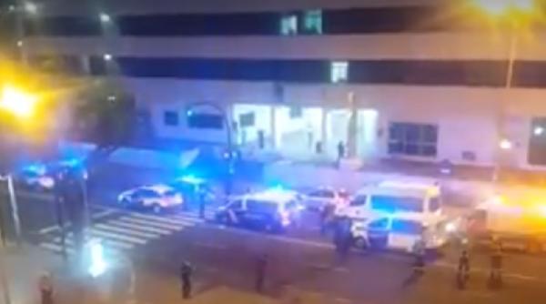 Aplauze prelungite au rasunat în Spania. Polițiștii și pompierii, gest de încurajare pentru personalul medical (VIDEO)