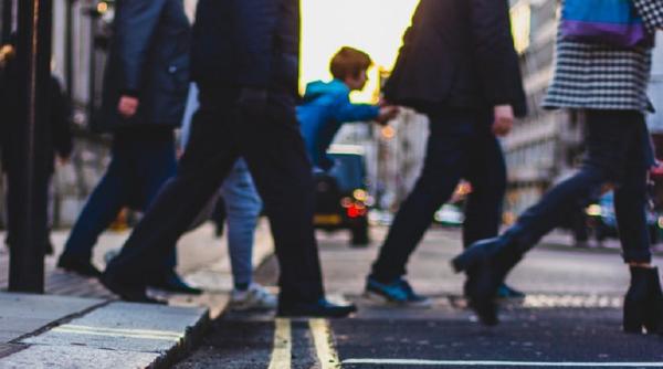 Germania. Doi români au jefuit un copil de 6 ani. L-au izbit pe trotuar și i-au furat punga cu alimente