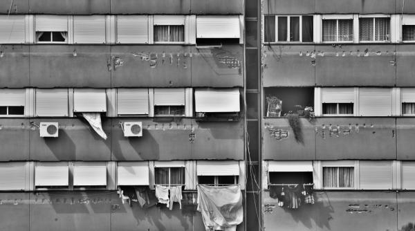 Italia. Clădire izolată de autorităţi la periferia Romei. Oamenii se tem de apariţia unui focar de coronavirus