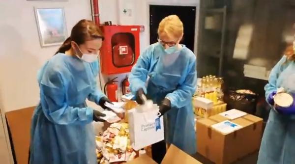 Gabriela Firea trimite pachete cu pufuleți seniorilor din capitală