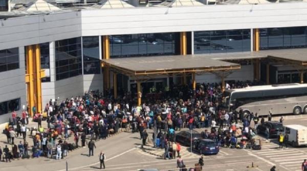 UPDATE. Cluj. Avioane oprite la sol: Oamenii, întorși din drum. Sute de muncitori români așteptau să plece în Germania